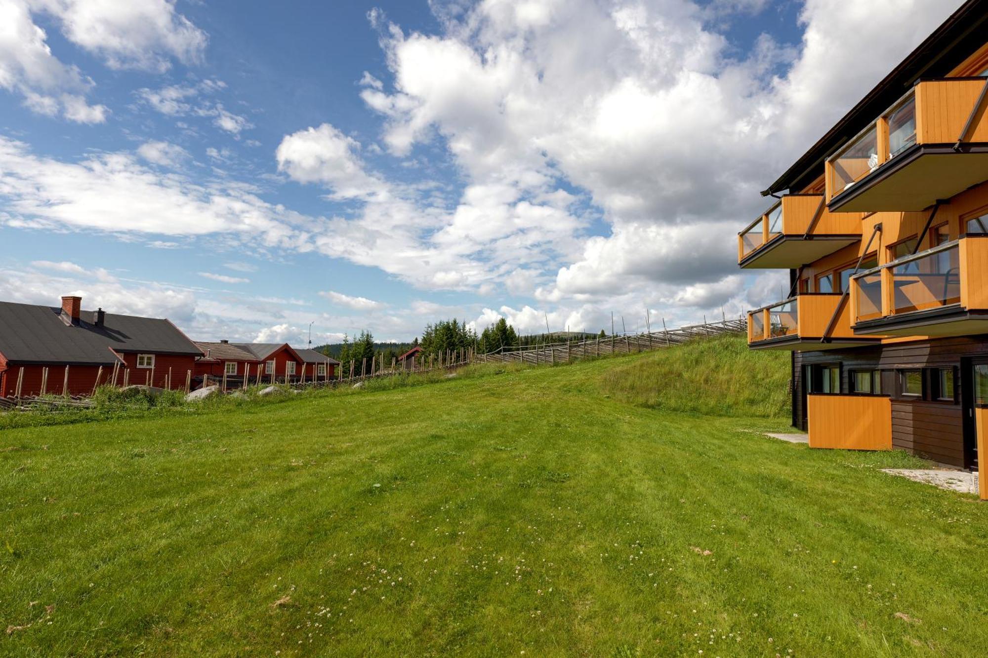 Lodge: Modern With Scenic Trail Access *
