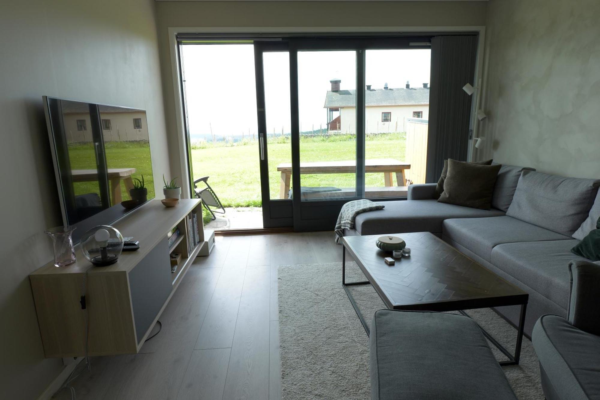 Apartment Lodge: Modern With Scenic Trail Access